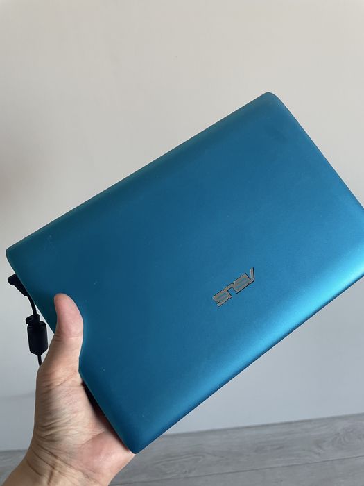 Нетбук Asus 1025СЕ