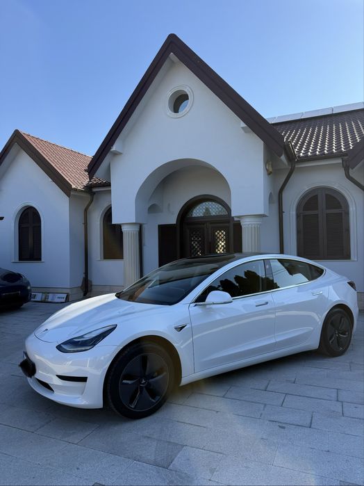 Tesla Model 3 SR+ masina electrica superba