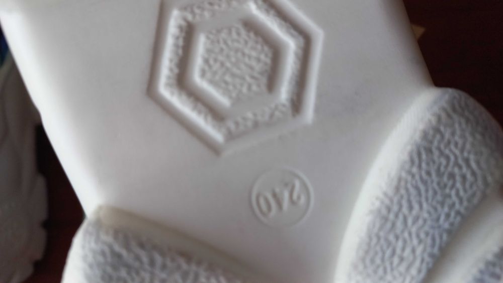 Продаются Сандали женские