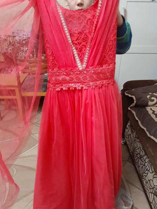 Платье розовое на праздничный день