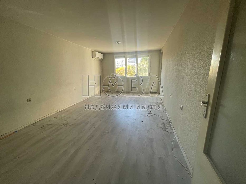 Продава се Двустаен апартамент в Русе, Център - 76 кв.м за 1053 €/кв.м - Снимка #2