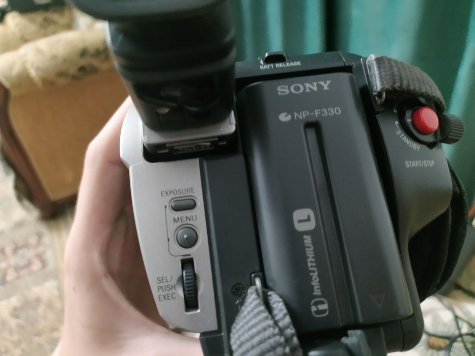 Продам видео камеру Sony