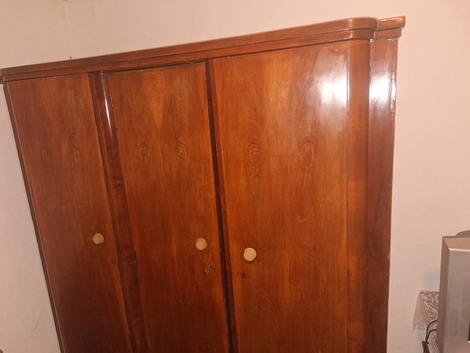 Старинен гардероб триклирен