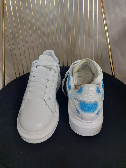 Adidasi unisex moderni