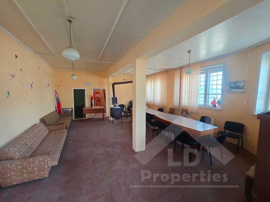 Двуетажна къща в центъра на гр.Вълчи дол