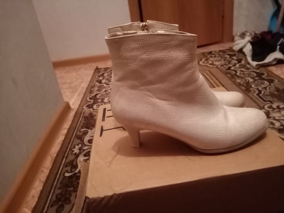 Продам свадебные ботильоны