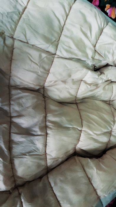 Продам куртку на девочку