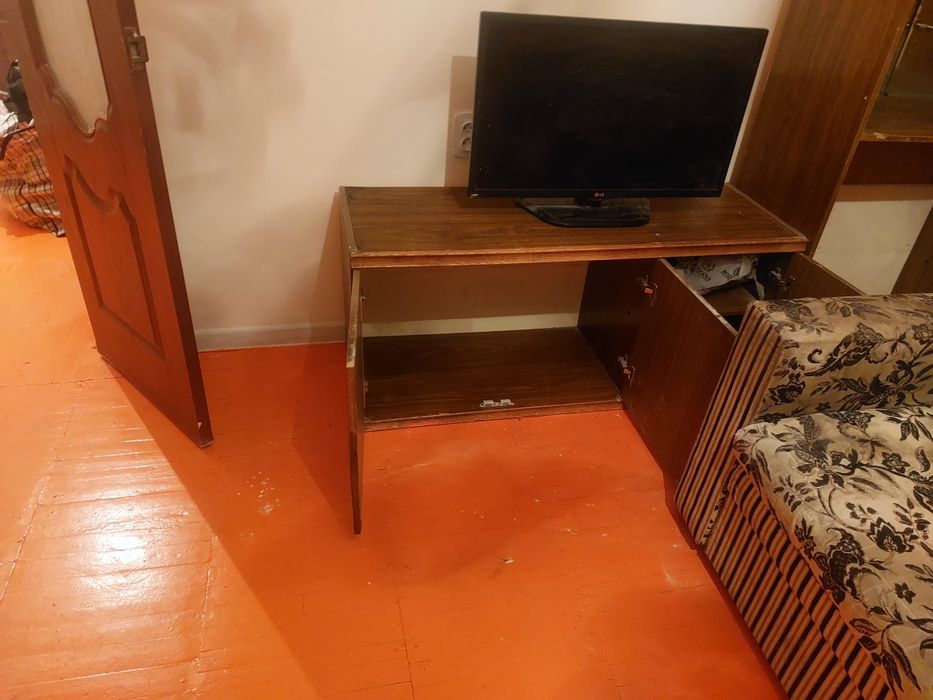 Тумбочка пад телевизор