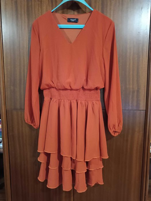 Рокля на волани.