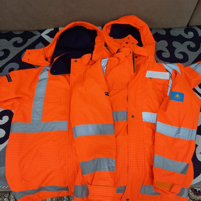 Продаётся огнеупорная спецодежда новая.