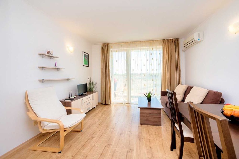 Дава се под наем Двустаен апартамент в Несебър - 60 кв.м за 900 € - Снимка #1