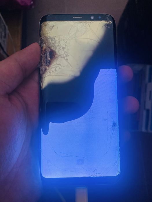 Samsung s8+ ekrani ketgan