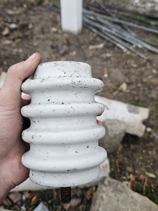 Izalatorlar oporniylar