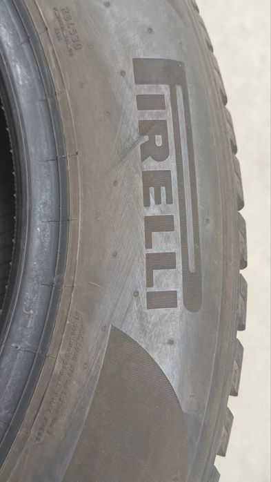 Vand 4 anvelope 235/60/18 pirelli de iarnă ca noi