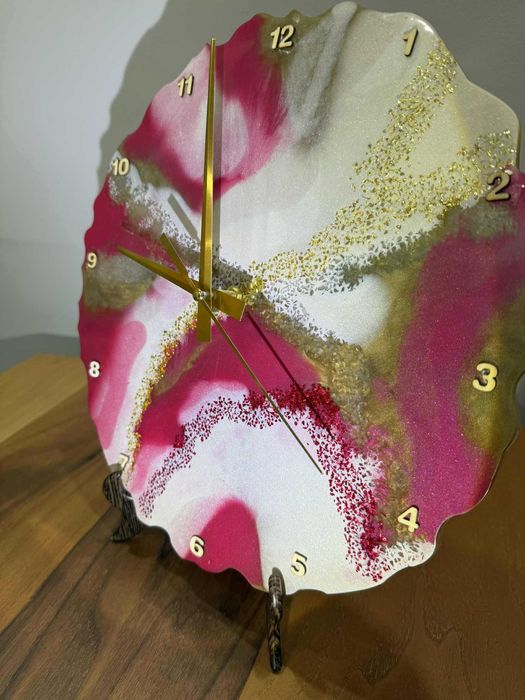 Голям дизайнерски, ръчно изработен часовник