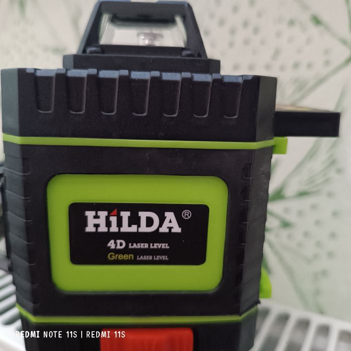 Лазарвн нивелир със подарък