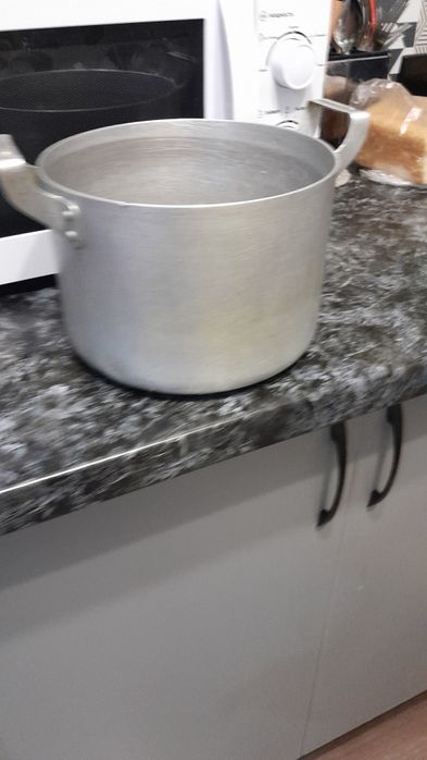 Продам кастрюли 2000