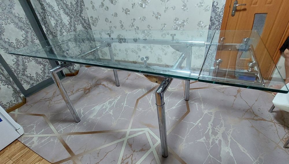 Стол раздвижной, стеклянный