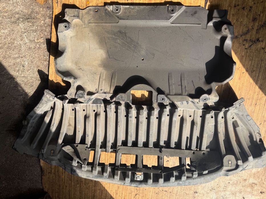 Кори под двигател Mercedes w205