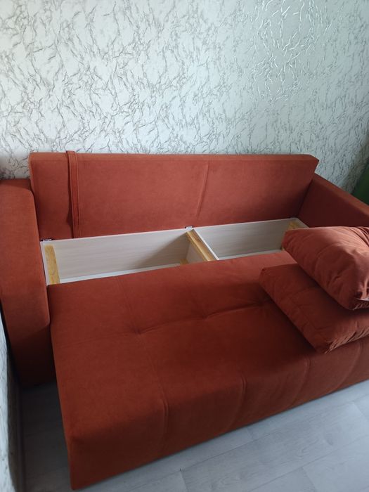 Продам новый диван.