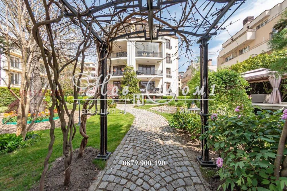 Продава се Четиристаен апартамент в Варна, Бриз - 225 кв.м за 2222 €/кв.м - Снимка #16