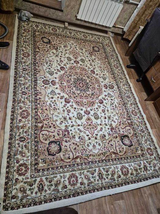 Ковер в хорошем состоянии