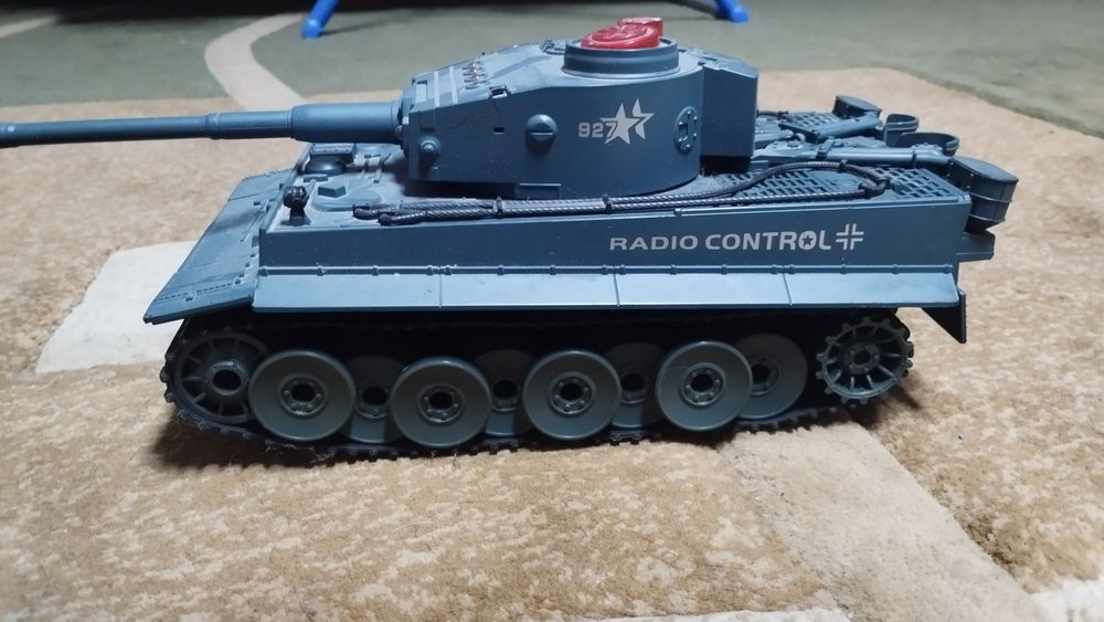 Игрушечный танк - недорого