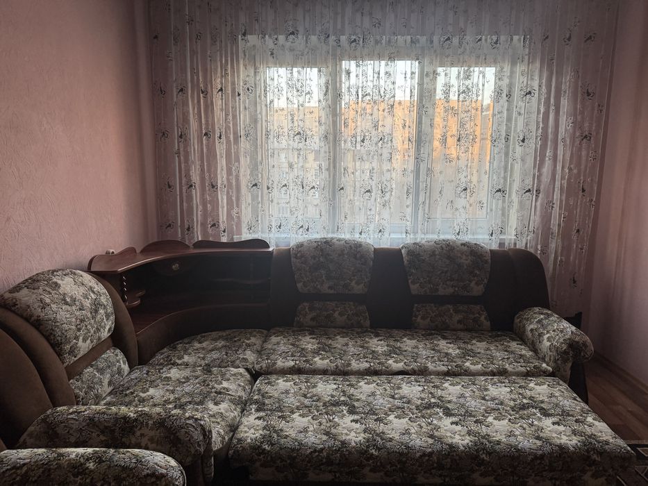Продается диван для гостинной
