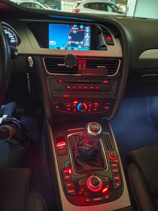 Audi A4 2. 0 TDI S line