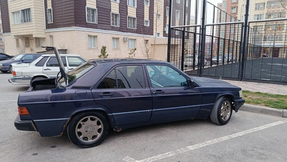 Мерседес 190 Е200