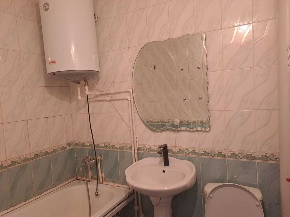 продам 2 комнатную по Металлургов