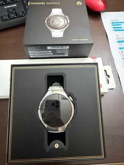 HUAWEI Watch 5 - 42mm White + черна каишка