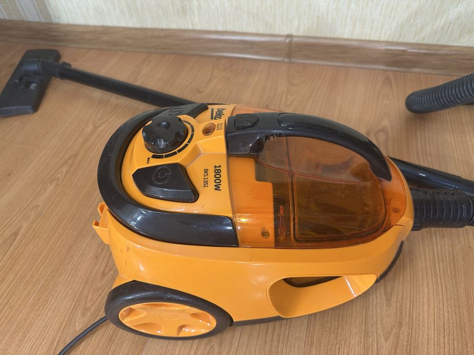 Пылесос Beko в рабочем состоянии