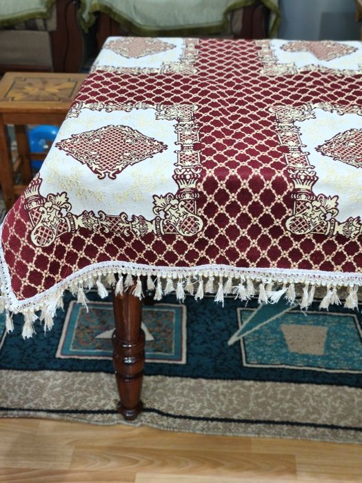 Скатерть в отличном состоянии 120х180 см.