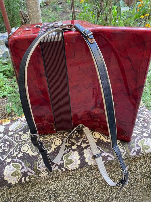 Акордеон Weltmeister 60 bass