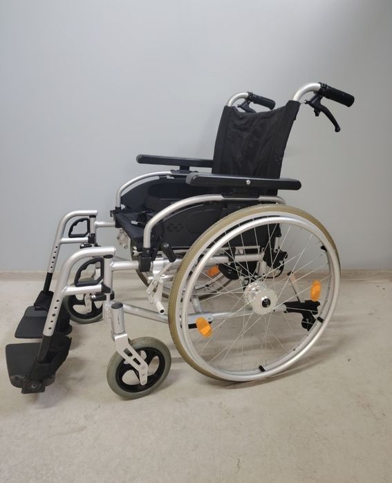 Scaun cu rotile/Carucior rulant pentru persoane cu handicap