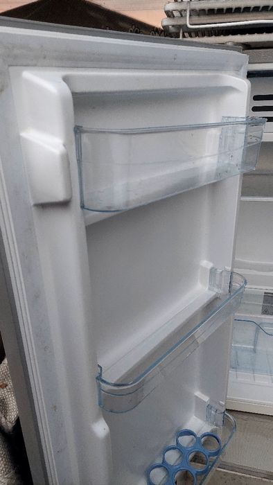 Vând mini frigider