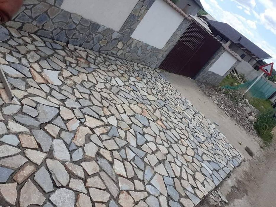 Piatră naturală de munte.