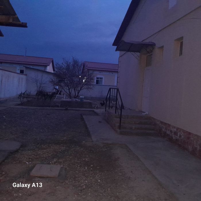 6 sotixli kotedj sotiladi.