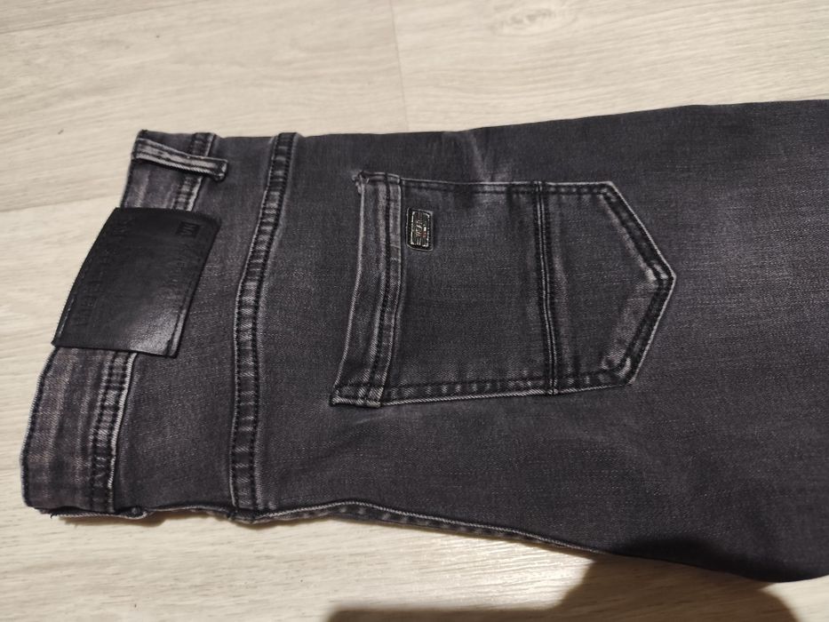 Джинсы мужские продам