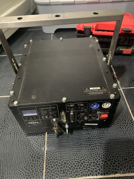 Продам профессиональный Лазерный проектор