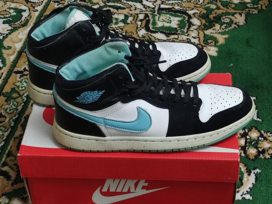 Продается обувь.