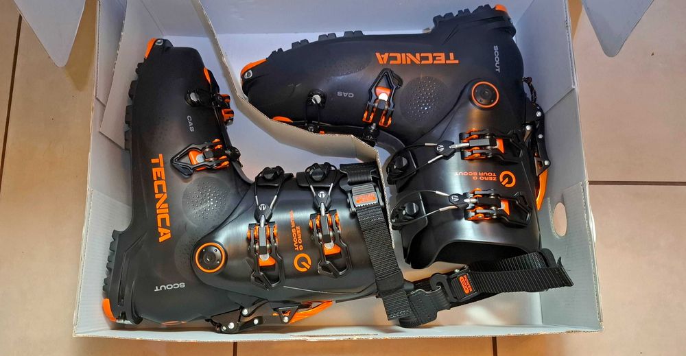 Ocazie!!! – Clapari Schi de Tura – Tecnica Zero G Tour Scout