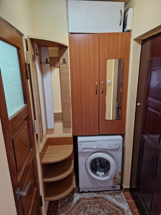 Închiriez garsoniera