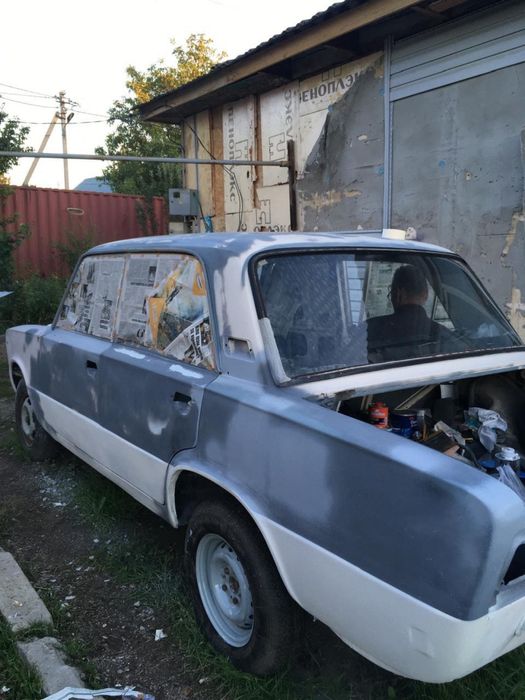 Жигули 21061 с 11 двигателем.