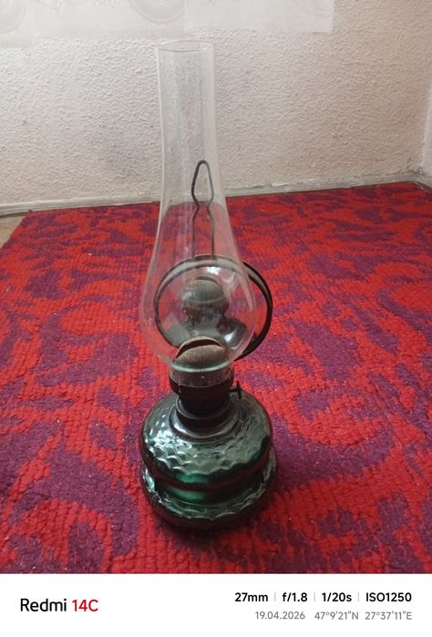Vând   lampa pe gaz cu o vechime de aproximativ 100 ani sau la schimb