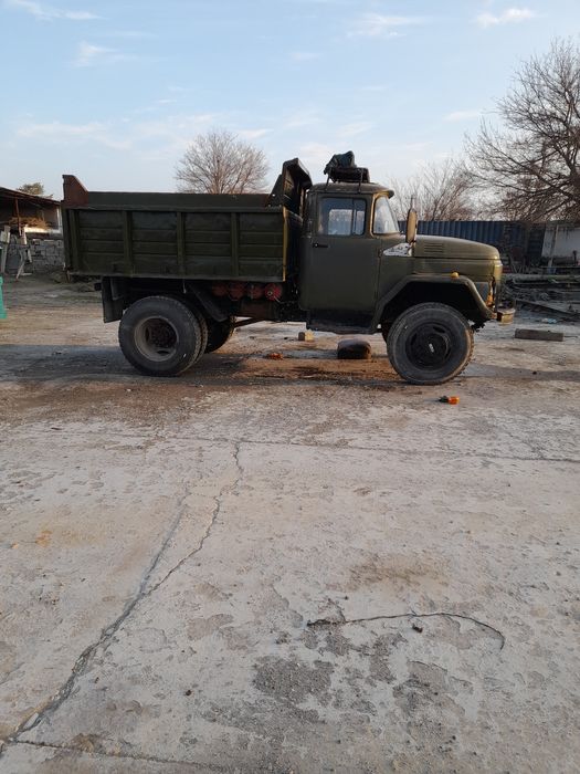 Зил самосвал сотилади