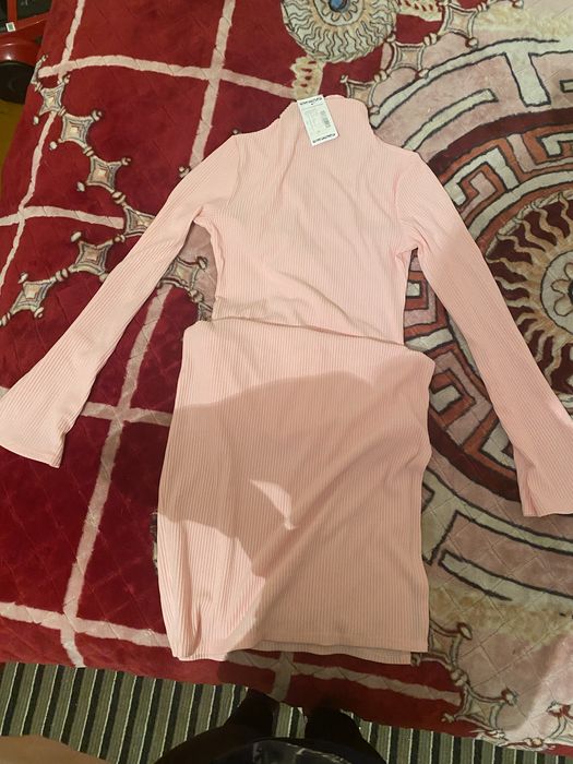 42-44 размер , есть м большой размер , можно женщина или девушка