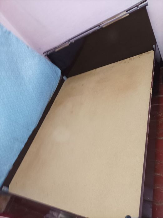 Икки кишилик кровать матраси билан сотилади