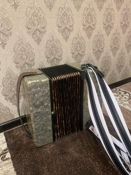 Продам Гармонь Восток
